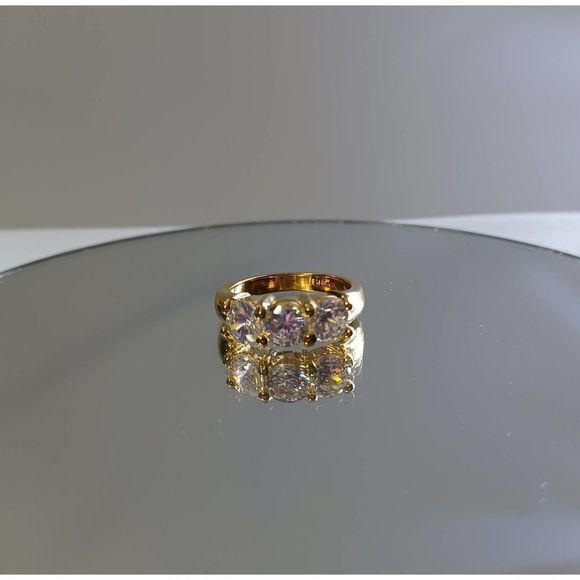 Swarovski Elements - Size 6.5 - 18K gold plated ring as pictured - Picture 5 of 7